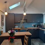 The Bird House At Invergarry Pet Friendly