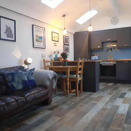 Apartamento The Bird House At Invergarry Pet Friendly *