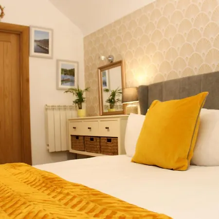 The Bird House At Invergarry Pet Friendly