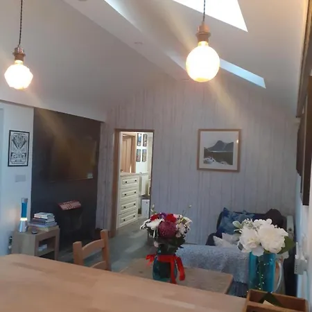 The Bird House At Invergarry Pet Friendly