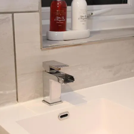 The Bird House At Invergarry Pet Friendly